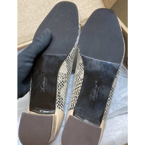 NWOT Trotters Taupe Brown Black Pump Low Kitten Heel Snakeskin Size 9 Casual - Picture 9 of 9